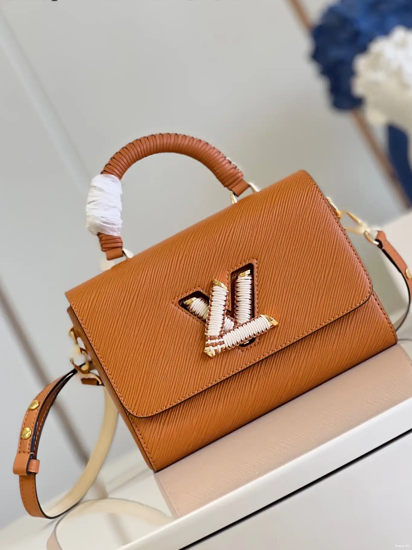 VUITTON LOUIS TWIST MM 0627